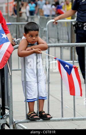 Atmosphäre 53. jährlichen Puerto Rican Day Parade New York City, USA - 13.06.10 Ivan Nikolov Stockfoto