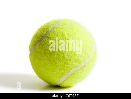 Tennisball auf dem weißen Hintergrund isoliert Stockfoto