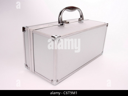 Silber getönten Metall Aktentasche, isoliert auf weißem Hintergrund Stockfoto