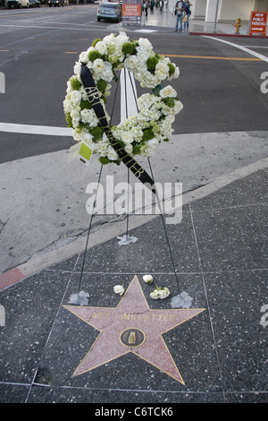 Eine Hommage, links nach der späten Art Linkletter auf seinen Stern auf dem Hollywood Walk of Fame. Die TV-Moderatorin und Comic starb, im Alter von 97, in Stockfoto