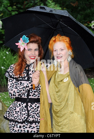 Dame Vivienne Westwood und Paloma Faith Gartenparty zu bewegen - Start Fototermin am Clarence House in London, Stockfoto