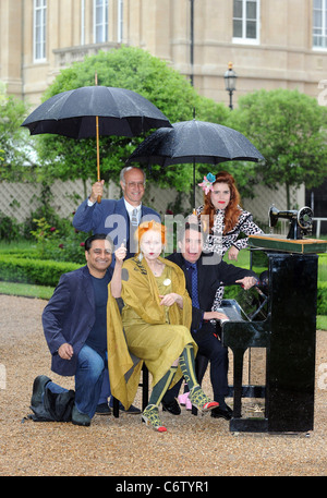 Sanjeev Bhaskar, Roger Saul, Dame Vivienne Westwood, Jools Holland und Paloma Faith Gartenparty, einen Unterschied machen- Stockfoto