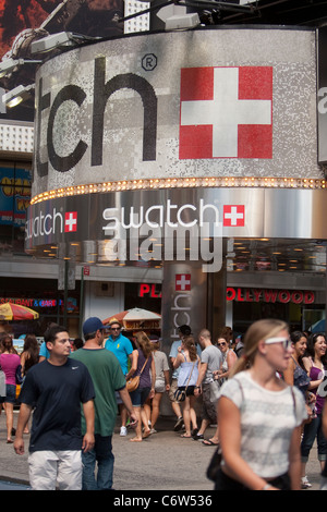 Swatch Times Square Store ist im New Yorker Stadtteil Manhattan, NY, Dienstag, 2. August 2011 abgebildet. Stockfoto