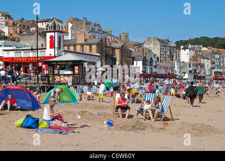 Scarborough Beach mit Blick auf die Stadt Stockfoto