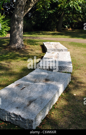 "Akash Ganja" von Michael Dan Archer, Skulptur im Leicester Botanic Garden, Stockfoto