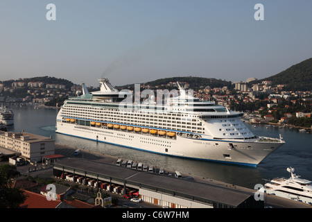 Kreuzfahrt Schiff Voyager of the Seas in der kroatischen Stadt Dubrovnik Stockfoto