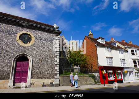 St Michaels Kirche, Schloss und High Street in Lewes, East Sussex, England, UK Stockfoto