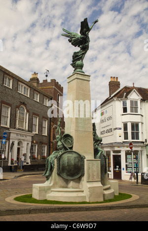 Geflügelte Statue im Zentrum Stadt Lewes, East Sussex, England, UK Stockfoto