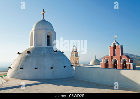 Katholische Kirche Glockenturm der Sanctus Ioannes Baptista Kirche in Fira, Santorini (Thira), Kykladen, Griechenland Stockfoto