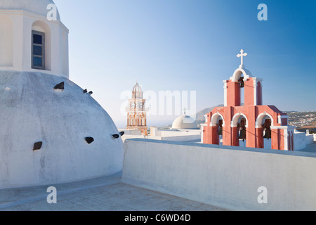 Katholische Kirche Glockenturm der Sanctus Ioannes Baptista Kirche in Fira, Santorini (Thira), Kykladen, Griechenland Stockfoto