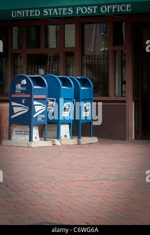 USPS Postfächer sind vor einer United States Post Office in Hartford, Connecticut, Samstag, 6. August 2011 abgebildet. Stockfoto