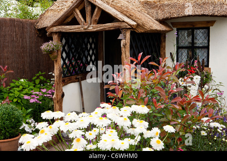 Die Hütte Tür RHS Flower Show Tatton Park, Medaille 2011 entworfen von Walker Landschaftsdesign, Silber Stockfoto