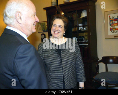 Senator Ben Cardin trifft sich mit Anwalt-General und Supreme Court nominierte Elena Kagan in seinem Büro im Senat Dirksen Stockfoto