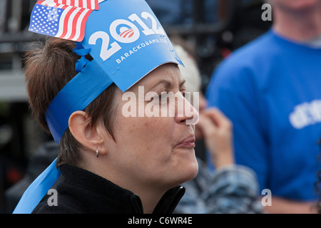 Detroit, Michigan - eine Frau in der Menge am Tag der Arbeit-Rallye Präsident Barack Obama in Detroit. Stockfoto