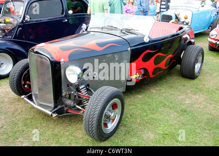 Klassiker auf der gemeinsamen Harpenden 2011 Hotrod schwarze Flamme motor Oldtimer zeigen Stockfoto