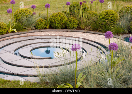 "Kollision" Malvern Frühling Gartenarbeit Show 2011 Garten entworfen von Christopher Tessier (Jardin de Tessier) erhielt Silber Flora Stockfoto