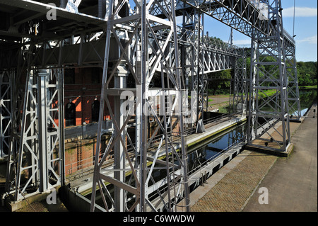 Hydraulischen Bootslift auf dem alten Canal du Centre in Houdeng-Goegnies, La Louvière in der Sillon Industriel von Wallonien, Belgien Stockfoto