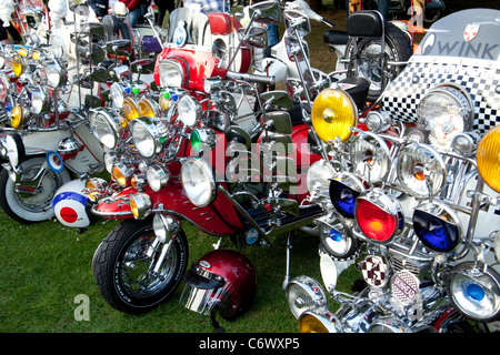 Klassiker auf den gemeinsamen Harpenden 2011 Lambretta Roller mod spiegeln bike 1960 Chrom swingenden 60er Jahre Oldtimer-Motor Stockfoto