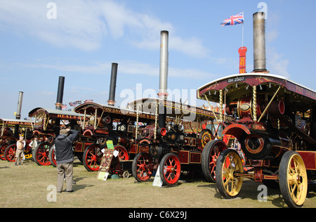 Besucher auf der Great Dorset Steam fair am South Dorset England UK setzen auf 650 Hektar Ackerland Stockfoto