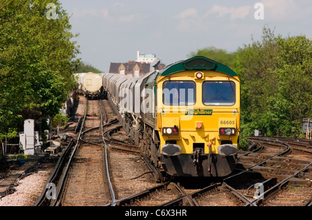 Eine Freightliner-Diesellokomotive der Baureihe 66 mit der Nummer 66605, die am 5.. Mai 2006 in einem Steinzug in Lewisham arbeitete. Stockfoto