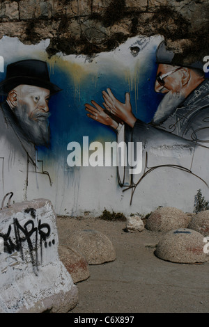Eine Wandmalerei in Hebron ist ein jüdischer ultra-orthodoxen Siedler zusammen mit den prominenten Chief Rabbi Yosef Ovadia zeigt. Stockfoto