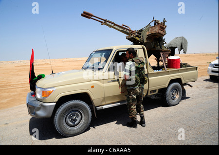 Ein Bürgerkrieg zwischen Gaddafi-Armee und Libyens Übergangsrat Armee mit Unterstützung aus der Luft von der NATO begann am 17 Mär Stockfoto