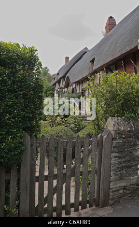 Eingangstor zur Anne Hathaway Hütte in Shottery, Stratford Warwickshire, England. Stockfoto