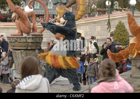 Der St. Patricks Day Parade durch Disneyland bei Paris.      ... NUR ZUR REDAKTIONELLEN VERWENDUNG... Stockfoto