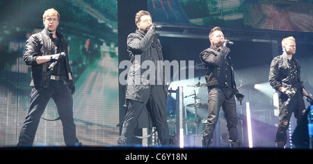 Kian Egan, Shane Filan und Mark Feehily, Nicky Byrne Westlife, die live im Odyssey Arena Belfast, Nordirland- Stockfoto