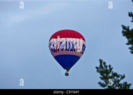 Heißluftballon, von unten gesehen Stockfoto