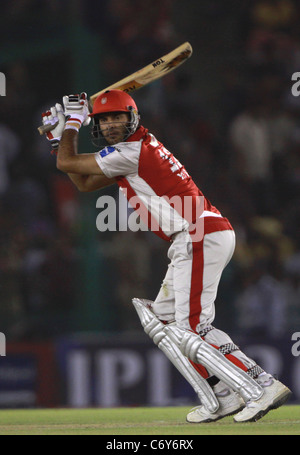 Kings XI Punjab Spieler Yuvraj Singh während des Wettbewerbs Indian Premier League 3 Twenty20 Cricket match zwischen Kings XI Stockfoto