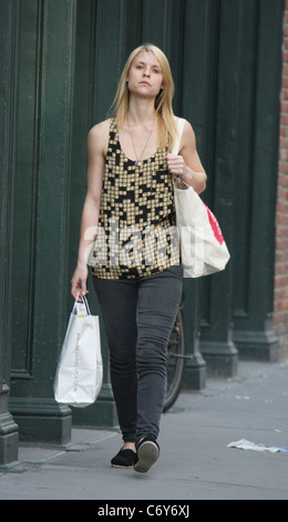 Claire Danes gesichtet wurde, Einkaufen in Soho New York, USA - 08.04.10 Pop Stockfoto