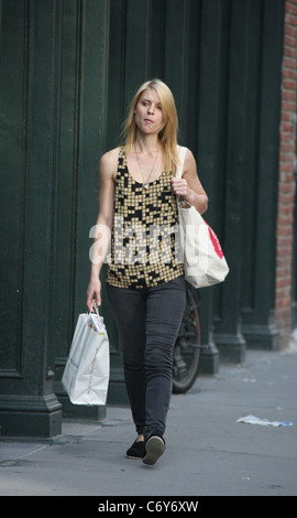 Claire Danes gesichtet wurde, Einkaufen in Soho New York, USA - 08.04.10 Pop Stockfoto