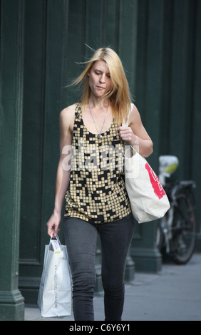 Claire Danes gesichtet wurde, Einkaufen in Soho New York, USA - 08.04.10 Pop Stockfoto