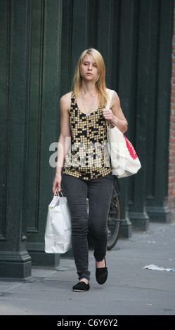 Claire Danes gesichtet wurde, Einkaufen in Soho New York, USA - 08.04.10 Pop Stockfoto