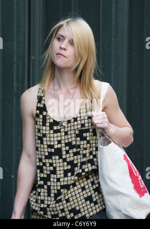 Claire Danes gesichtet wurde, Einkaufen in Soho New York, USA - 08.04.10 Pop Stockfoto