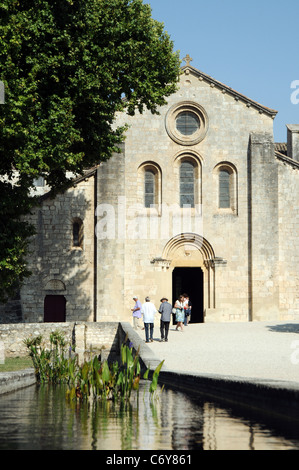 Kirche im ehemaligen Zisterzienserkloster Silvacane Abbey in der Nähe von La Roque-Antheron, Departement Bouches-du-Rhône, Provence, Frankreich Stockfoto