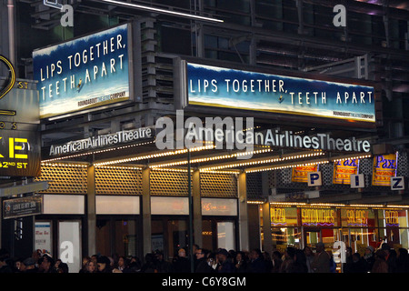 Das Festzelt für das jetzt verschoben am Kreisverkehr Theater Broadway-Produktion von Terrence McNallys "Lippen zusammen, Zähne auseinander" Stockfoto