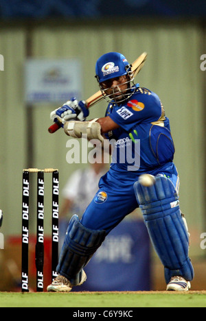 Mumbai Indians Batsman Sachin Tendulkar während der Twenty20 Match IPL Cricket match zwischen Deccan Chargers V Mumbai Indians am Stockfoto