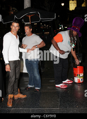 Jeremy Jackson qualmender Zigarette mit einem Freund außerhalb Katsuya Restaurant Los Angeles, Kalifornien, USA - 28.03.10 KOKOPIX Stockfoto