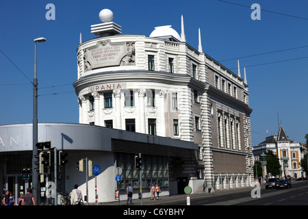 Österreich, Wien, Urania. Der Palast Urania ist eine öffentliche Bildungseinrichtung und Sternwarte in Wien. Stockfoto