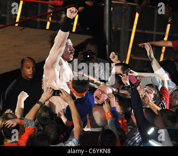 WWE Champion John Cena konfrontiert ehemaligen WWE-Champion Sheamus für den Titel-Gürtel in die O2 Arena und nach langer Kampf Cena beim gewann Stockfoto