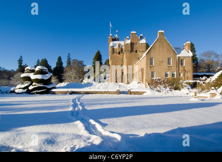 Crathes Castle und Gärten im Schnee, in der Nähe von Banchory Stockfoto