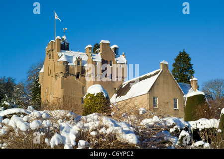 Crathes Castle und Gärten im Schnee, in der Nähe von Banchory Stockfoto