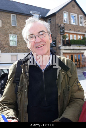 Larry Lamb außerhalb der ITV Studios London, England - 01.04.10 Stockfoto