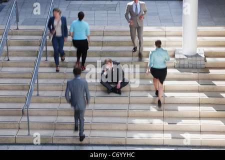 Zeitraffer Zeitansicht deprimiert Geschäftsmann Stockfoto