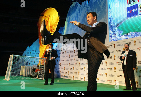 DUTCH COURAGE Hollands ehemalige Fußball Held Ruud Gullit ist die kommende Weltmeisterschaft mit der Veranstaltung offizielle Bier toasten. Die Stockfoto