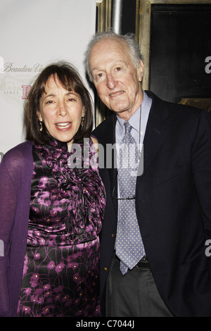 Didi Conn und ihr Mann Richard Maltby, Jr., Teilnahme an "Sondheim 80" an der Kreisverkehr Theatre Company 2010 Spring Gala statt Stockfoto