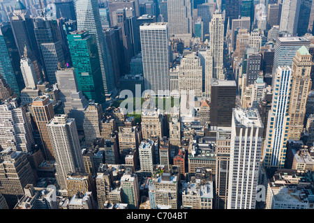 Blick auf Manhattan Gebäude von der Spitze des Empire State Building in New York City Stockfoto