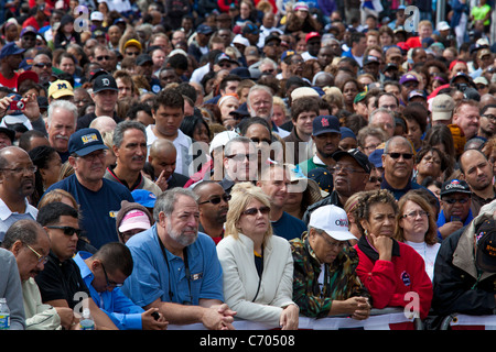 Detroit, Michigan - der Masse auf einer Kundgebung der Labor Day wartet mit eine Rede von Präsident Barack Obama zu hören. Stockfoto